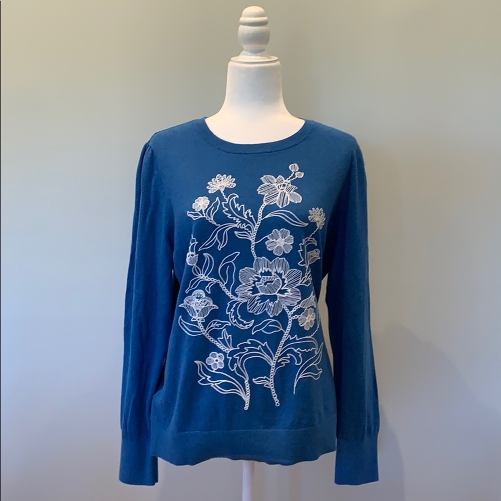 LOFT NWT blue sweater white floral embroidery